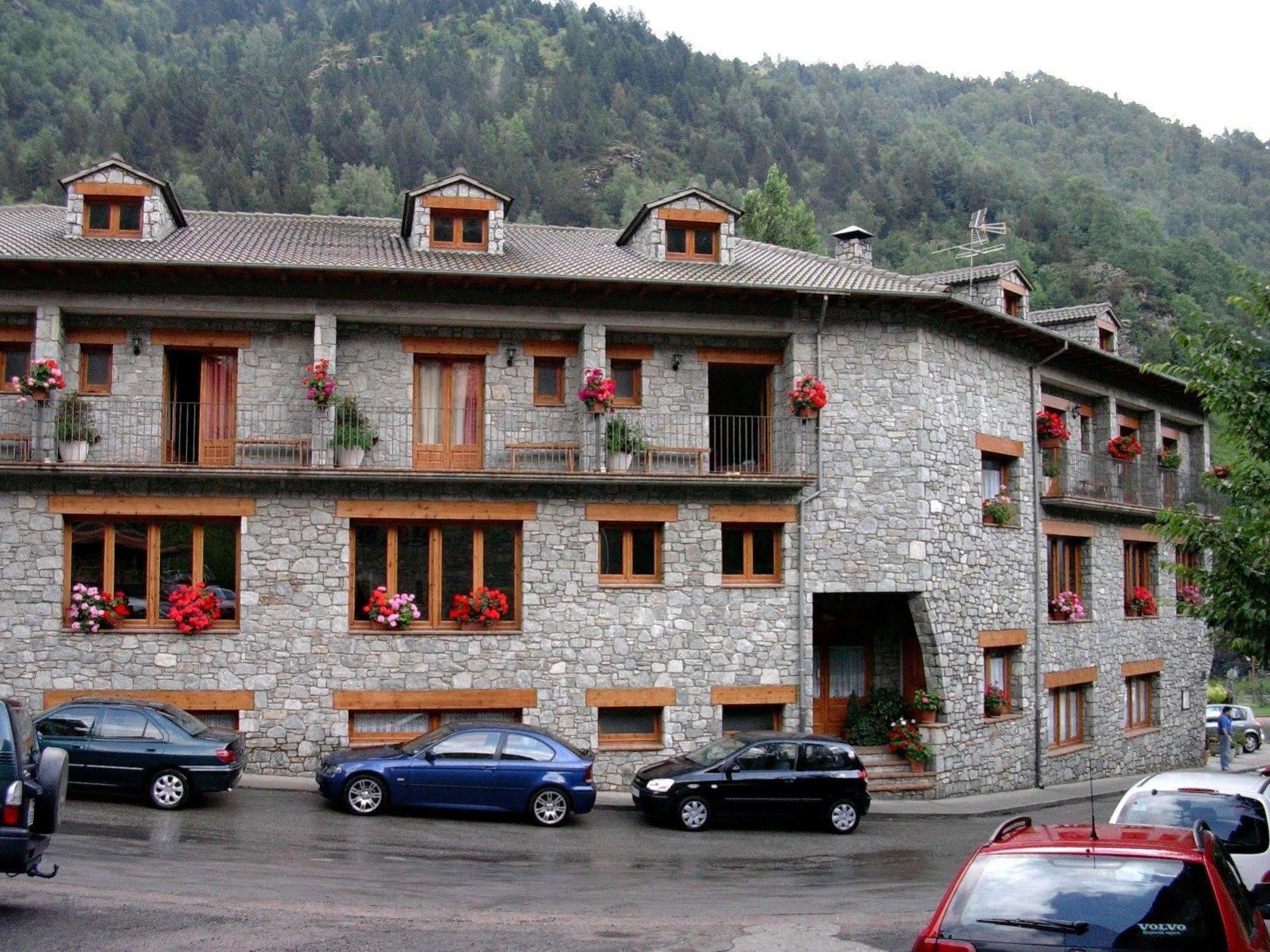 Hotel La Farga Риполь Экстерьер фото