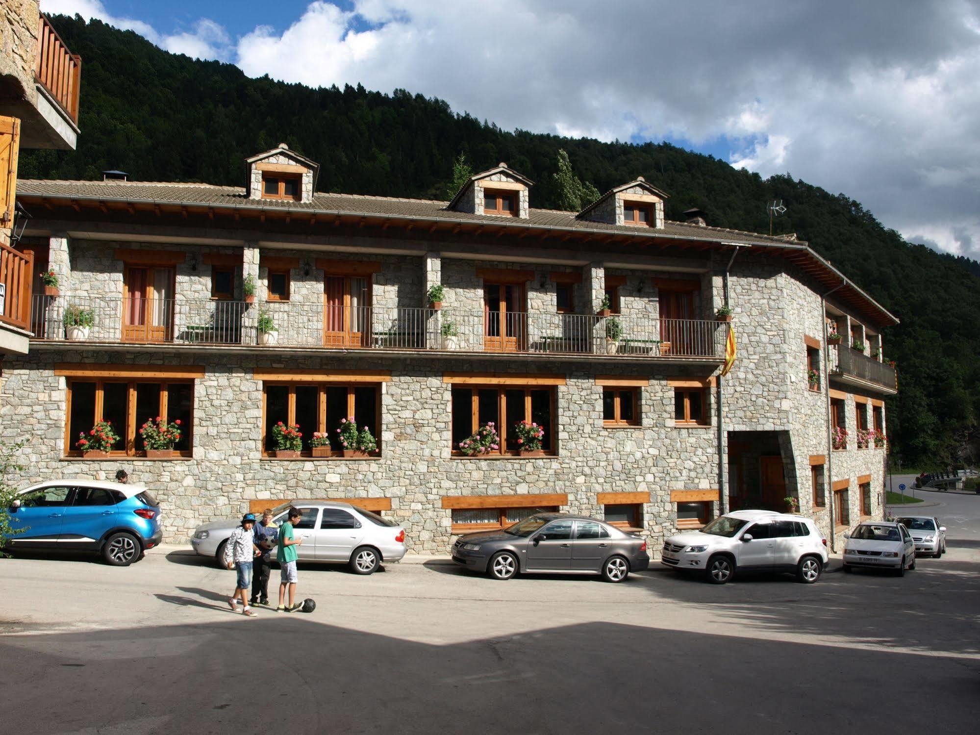 Hotel La Farga Риполь Экстерьер фото