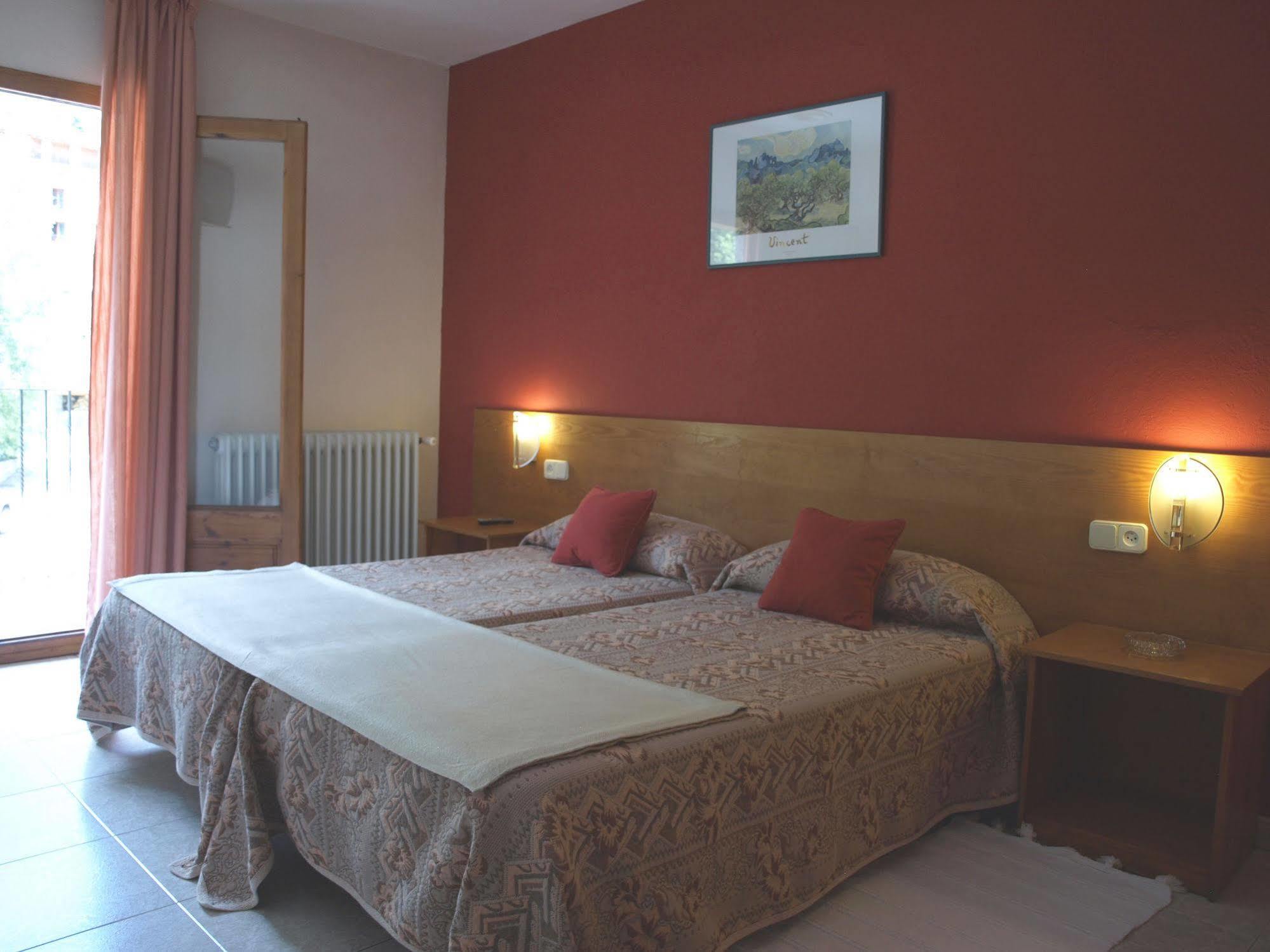 Hotel La Farga Риполь Экстерьер фото