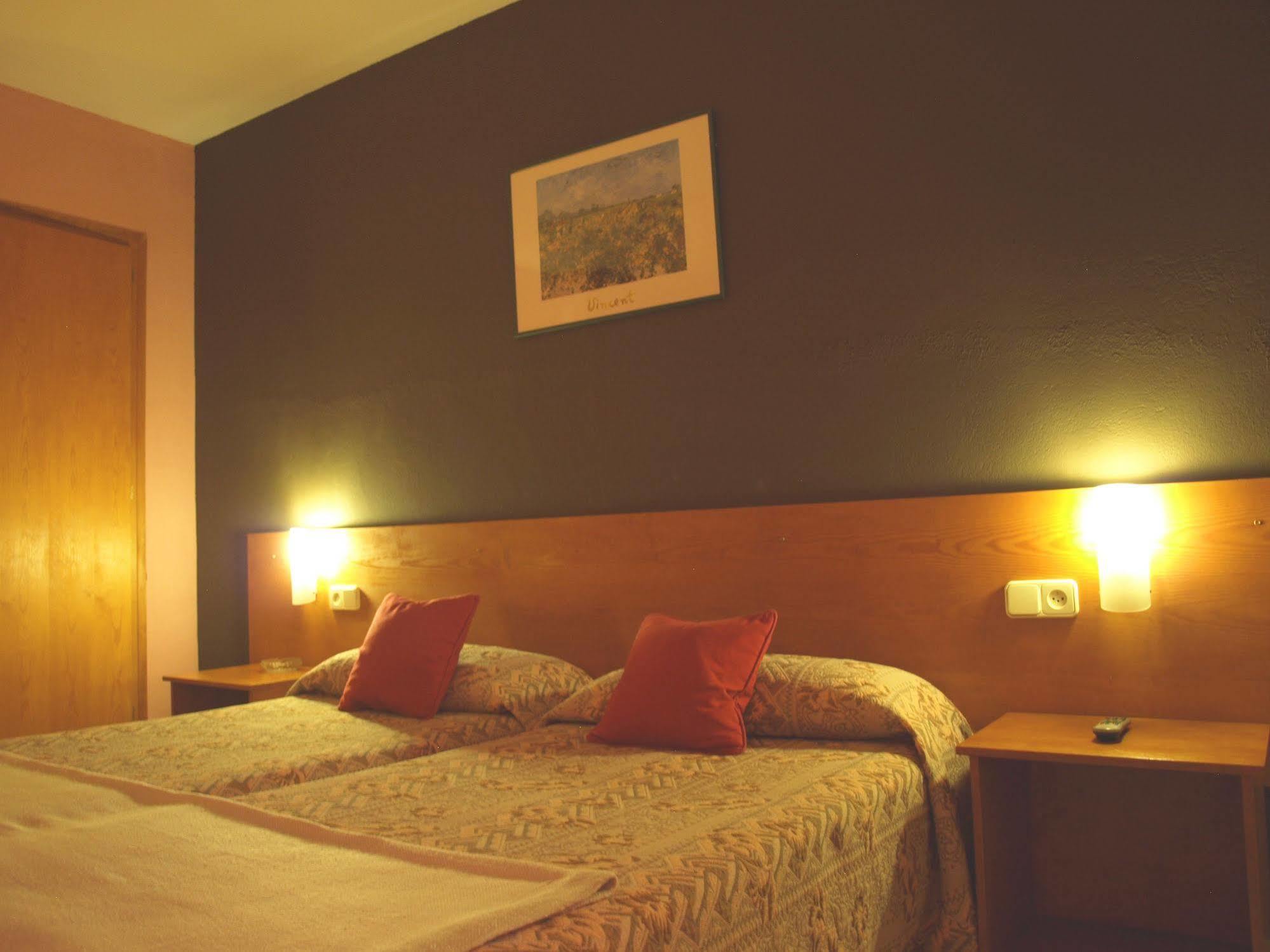 Hotel La Farga Риполь Экстерьер фото