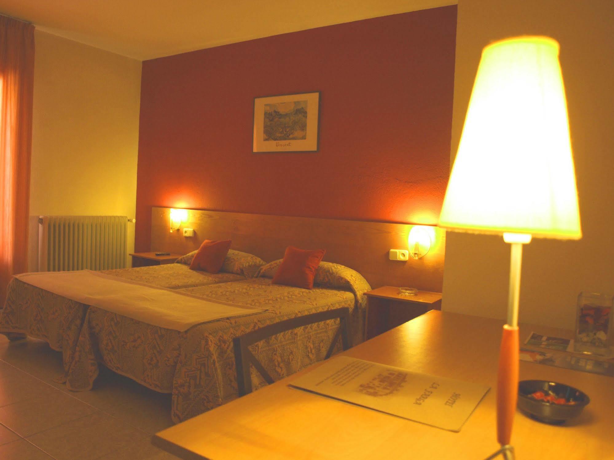 Hotel La Farga Риполь Экстерьер фото