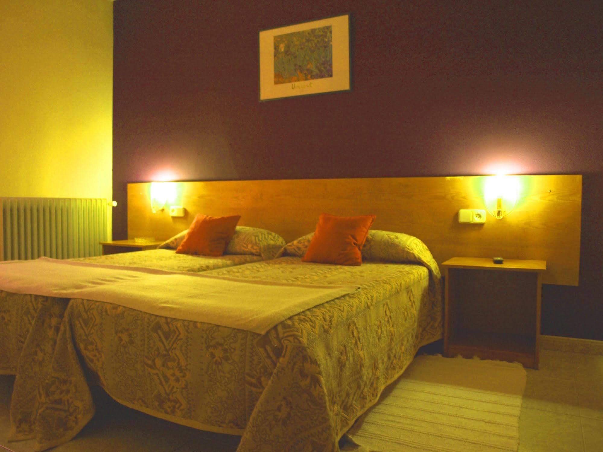 Hotel La Farga Риполь Экстерьер фото