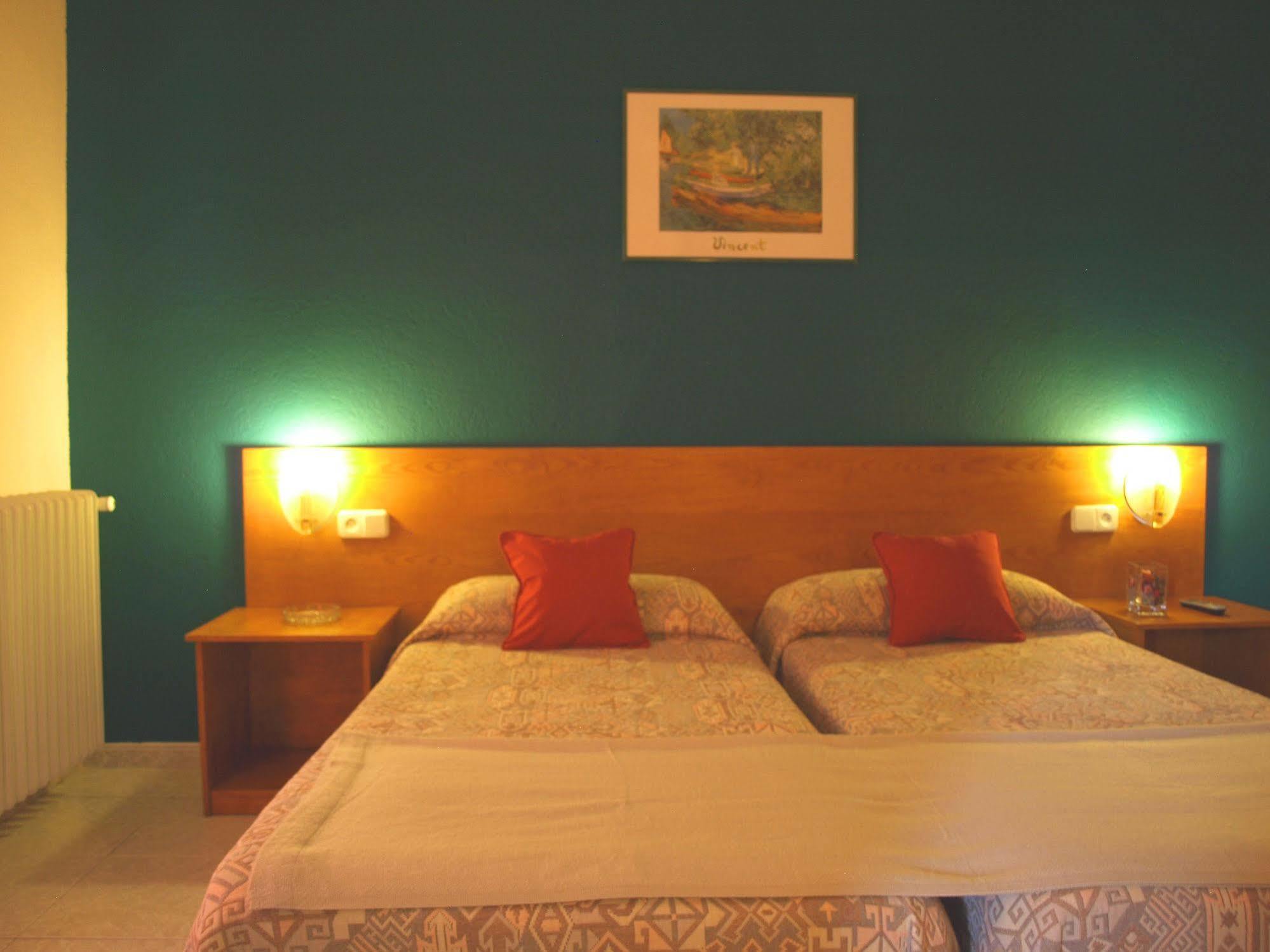Hotel La Farga Риполь Экстерьер фото