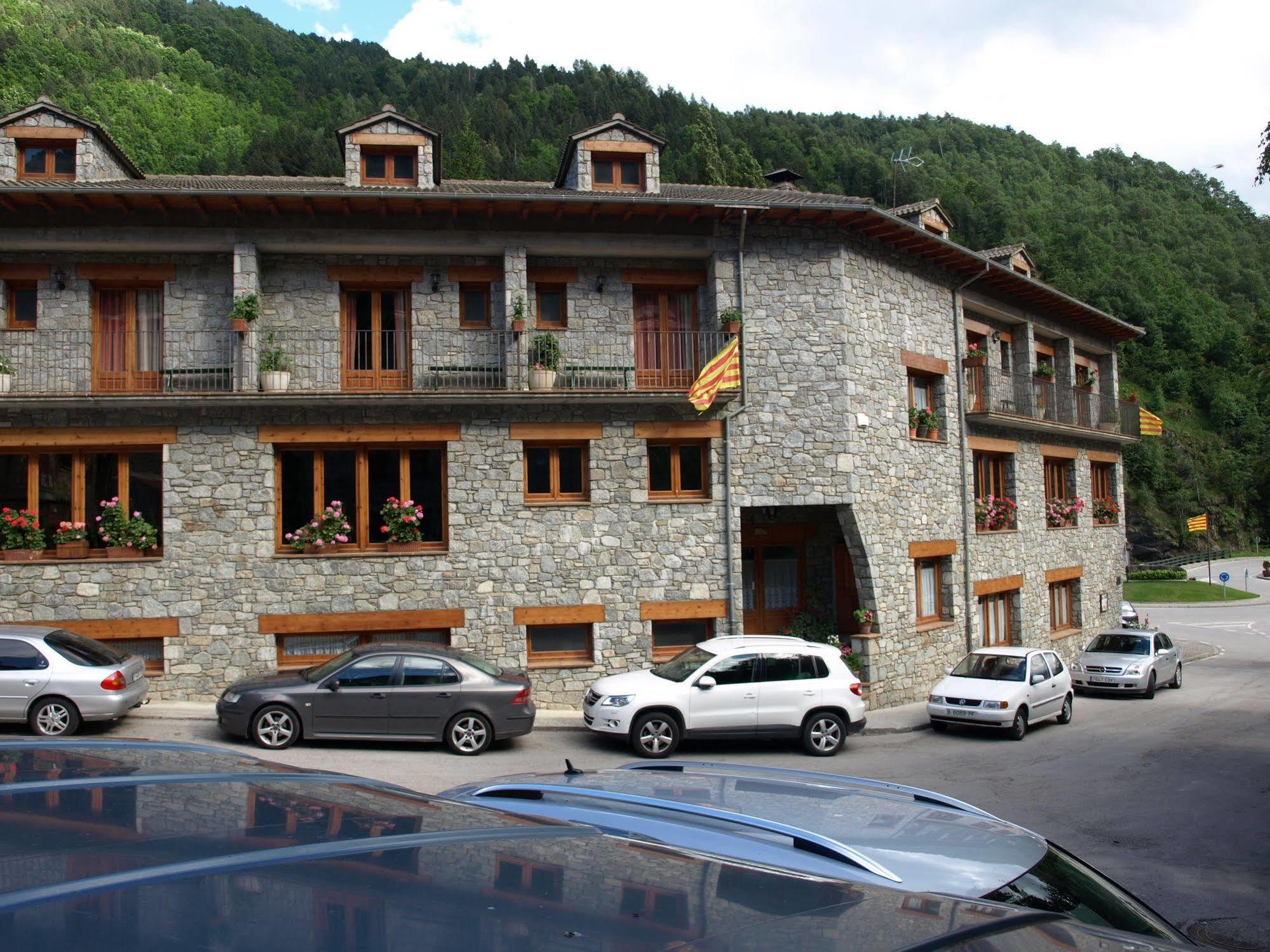 Hotel La Farga Риполь Экстерьер фото