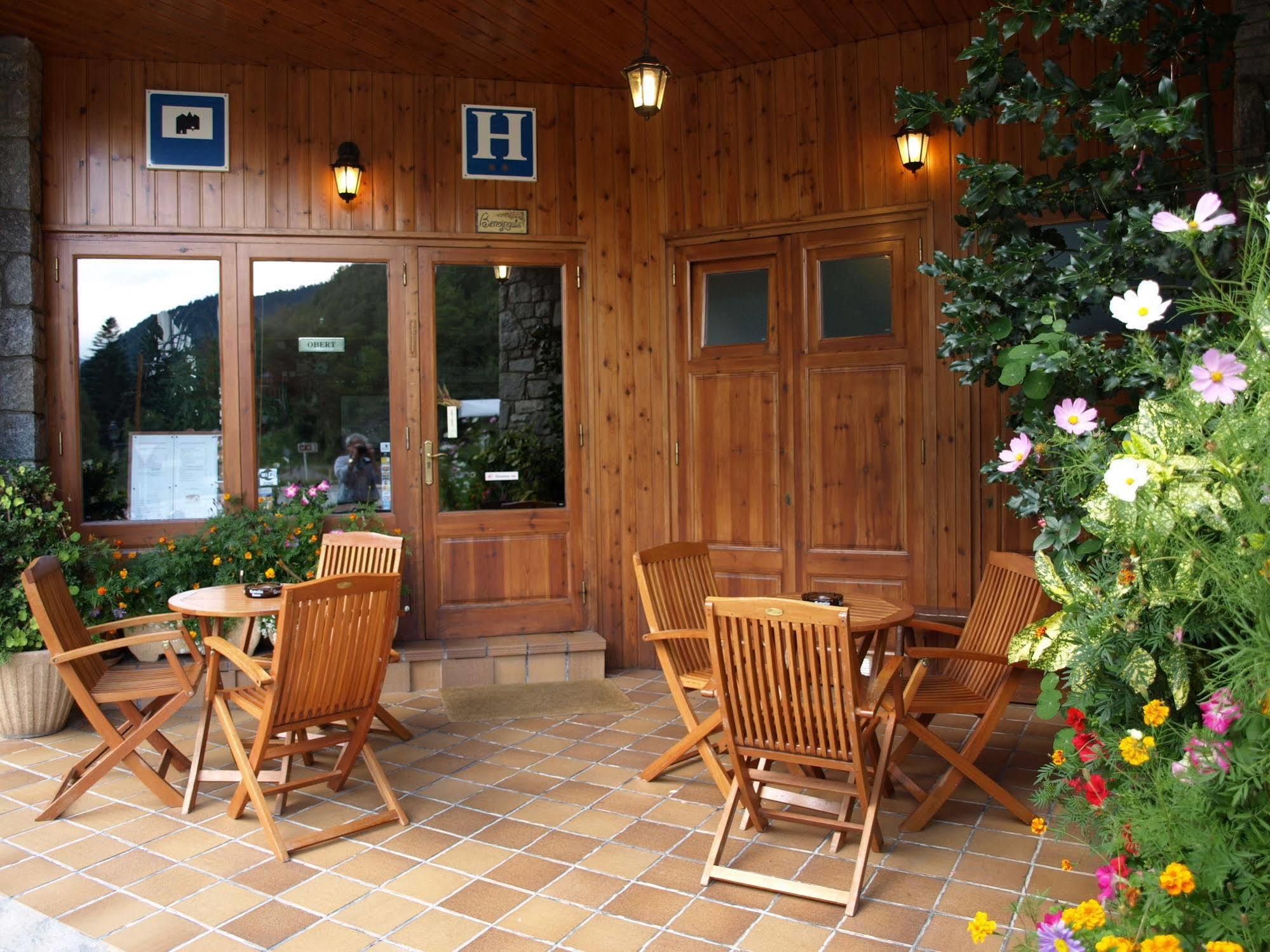 Hotel La Farga Риполь Экстерьер фото
